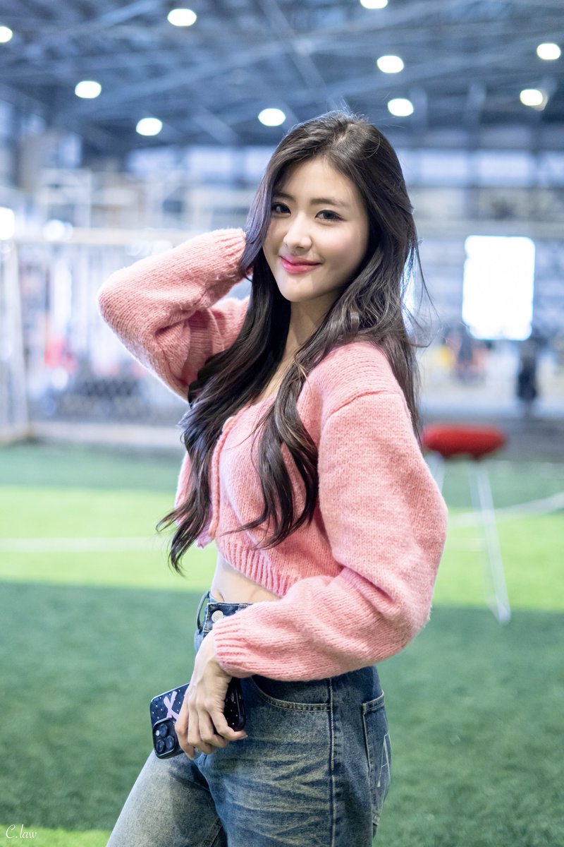 C_law__'s tweet photo. ถ้าความคิดถึงเป็นลม
ฉันคงจะปลิวหาย~🍃💖
#gygeenutkul #bejolly
#4missmission https://t.co/7vDQVkQG7R