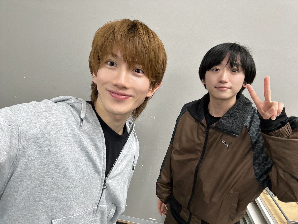 Fuma_Sadamoto's tweet photo. こんにちは！
昨日はエーステ稽古ありました！

頼もしいりょうたろうくんと^_^

がんばります！！ https://t.co/I0MgggeFZK
