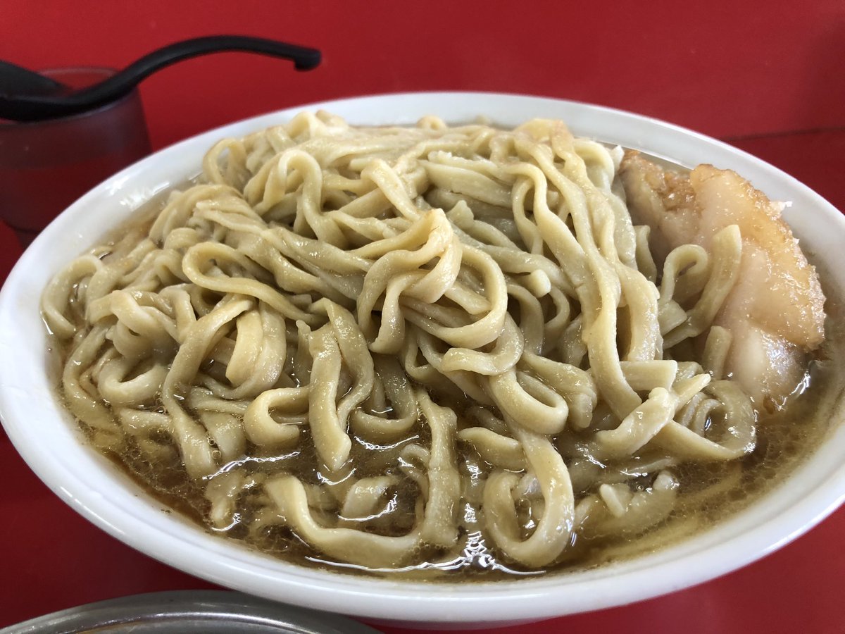 wan200666's tweet photo. ラーメン二郎 柏店
大ラーメン ﾔｻｲｱﾌﾞﾗｶﾗﾒ 生卵
まずは丼から溢れんばかりのデロ麺を堪能 適度に麺が減ったらヤサイを移し三位一体のマリアージュを 締めは卵に絡めて気づけばペロリ 今日もご馳走様でした https://t.co/r3H3QguTLf