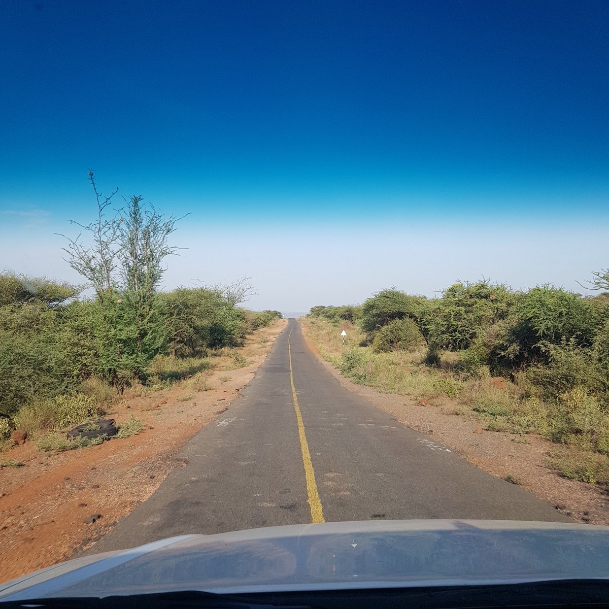 DanOder0's tweet photo. The audacity of KENHA. Splitting the single lane Magadi road with a yellow line to create a two way tarmac https://t.co/h5dCBESxOa