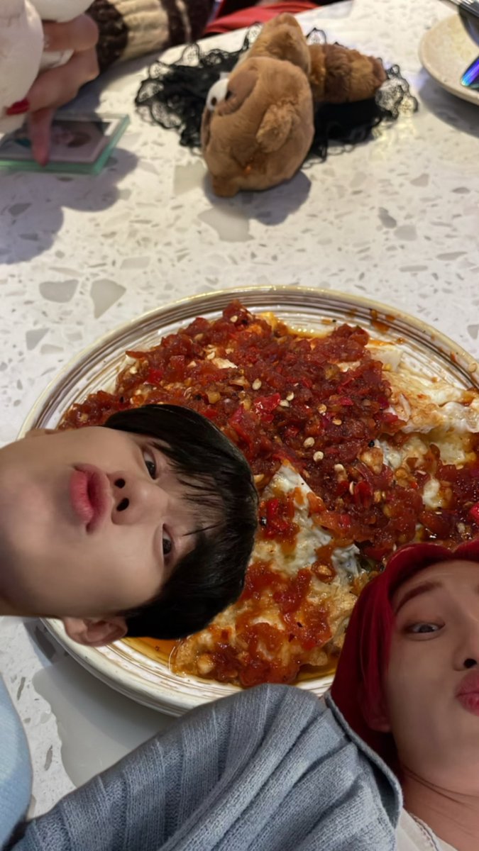 Taropiekk's tweet photo. 昨天开始吃安非他酮 头晕 但是食欲并没有降低狂吃了一下午火烧云 回去还干了半袋草莓干 第一次吃火烧云的人都能共情😵��💫 https://t.co/U4cAEpB2ck