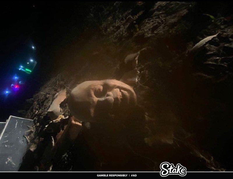 ellyserwaaa's tweet image. The Akuffo Addo statue in Sekondi Takoradi has been destroyed