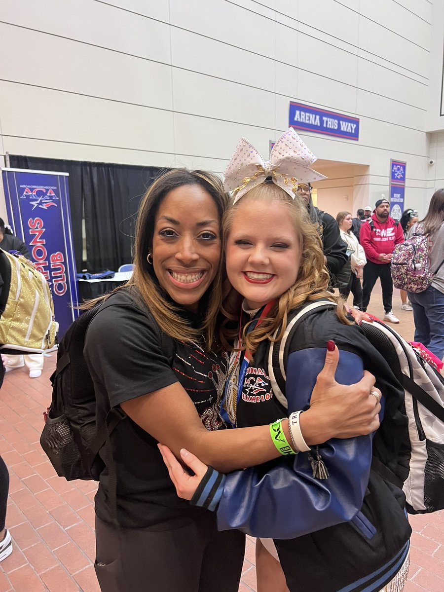 CheerPatterson's tweet photo. @WE_GI_JANES just took the gold, best stunts, and got paid 👑👑👑👑 https://t.co/Dqz3gQHdKg