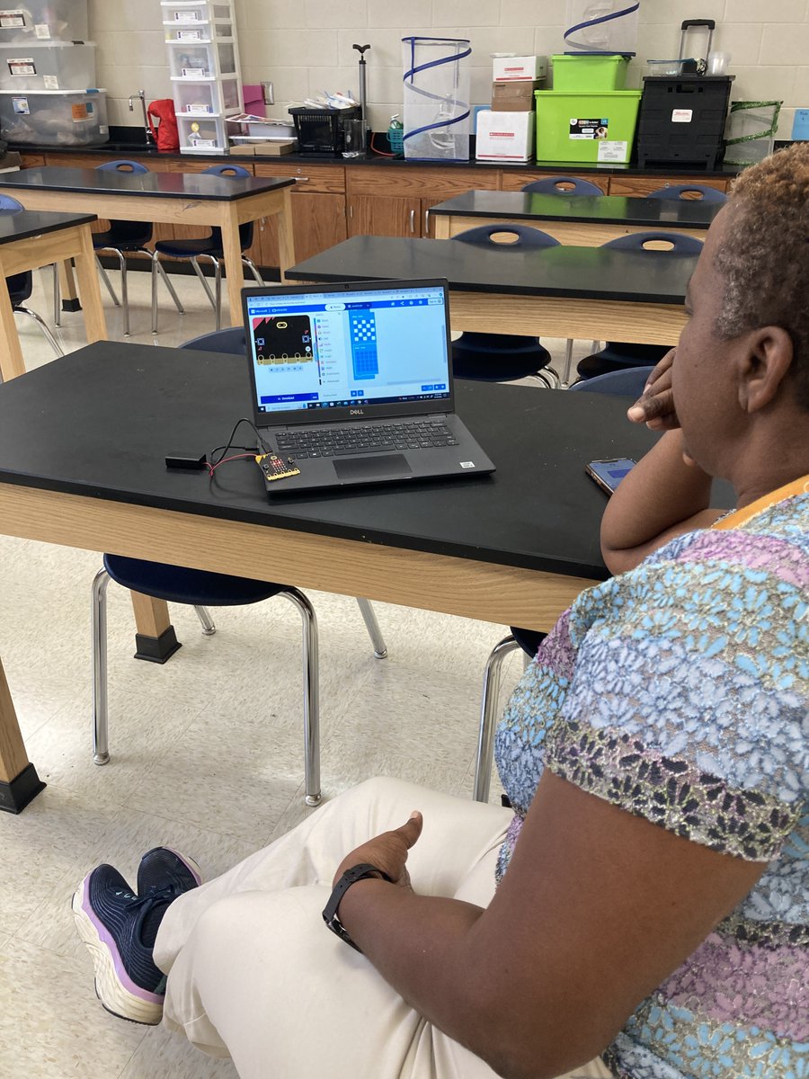 SmokeRiseSTEM's tweet photo. @DCSDSTEM Trainings in session. Teachers learning to use the microbes and Dash and Dot robot. https://t.co/0ZrMVIMZWl