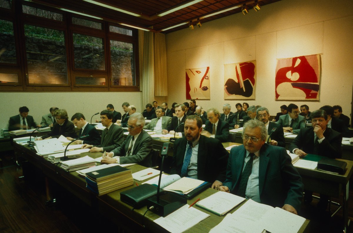 Heute geht es nach Liechtenstein an die Landtagssitzung von 1991, wer erkennt die abgebildeten Personen? Weitere Bilder im #Blog #Crowdsourcing #WissenSieMehr
doi.org/10.35016/ethz-…