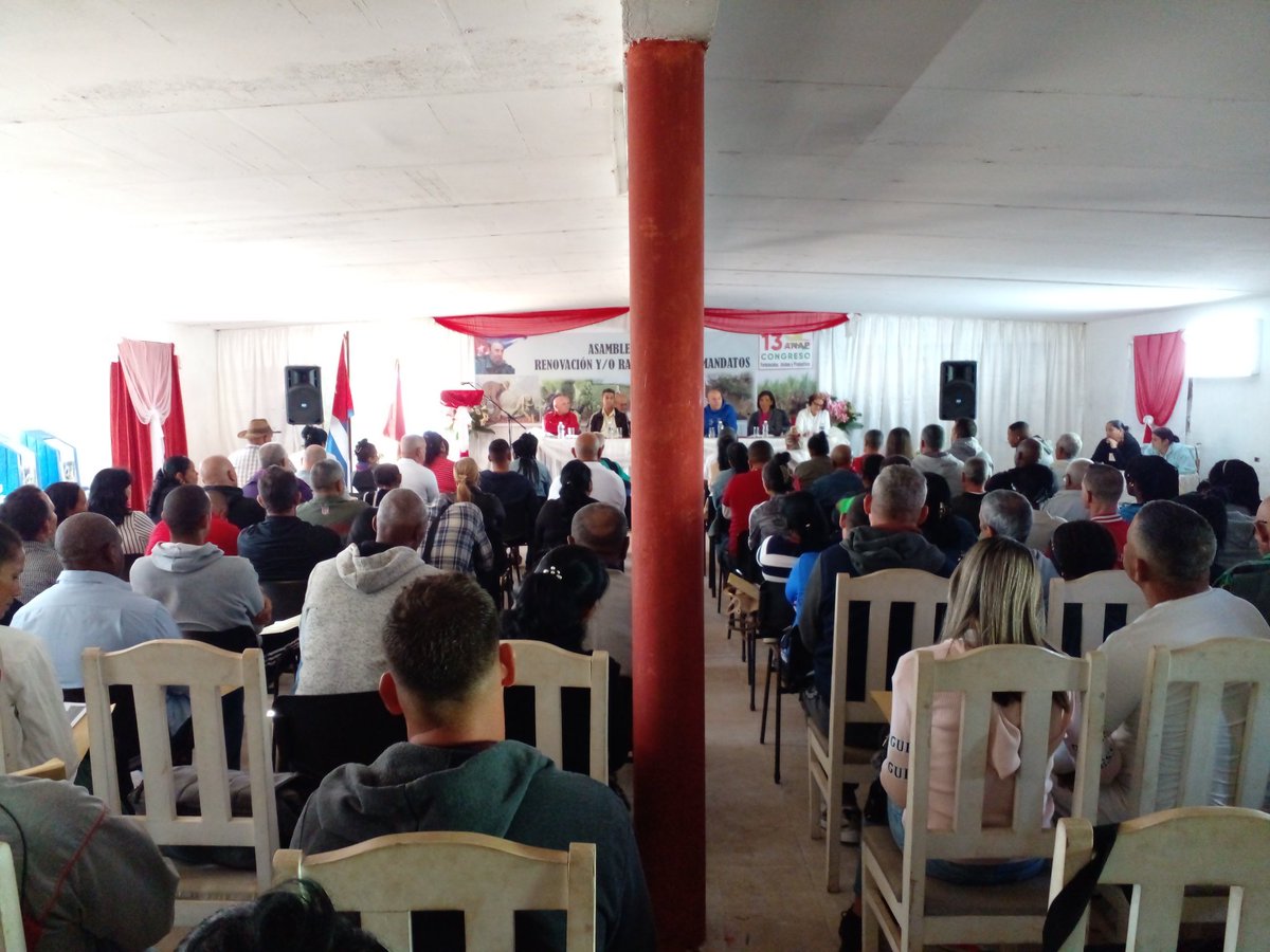 BrendaCorzoGarc's tweet photo. Continuar creando espacios de diálogo, controlar las producciones, enfrentar los retos del presente año con respecto al cumplimiento del plan de carne contratada y la siembra de los cultivos menos exigentes, figuraron entre las recomendaciones expuestas.
#GenteQueSuma https://t.co/UePMengclH