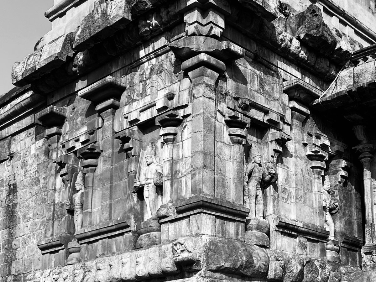 AKanisetti's tweet photo. Twitter, my new book is out Saturday, Jan 18th: LORDS OF EARTH AND SEA, A History of the Chola Empire.

Through their brilliant temples, overseas expeditions, and the making of Tamil society and religion, it's the ultimate history of South India.

Preorder https://t.co/mS9dvcBhFi https://t.co/bcbVTPGwPc