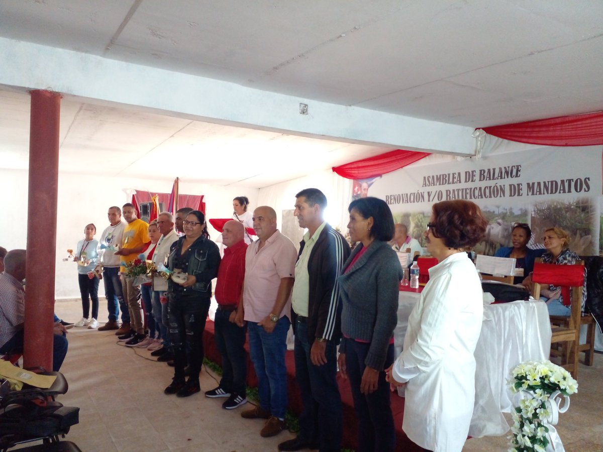 BrendaCorzoGarc's tweet photo. 👩‍🌾En la Cooperativa de Producción Agropecuaria Alberto Delgado Delgado se llevó a cabo la Asamblea de Balance de Renovación y/o ratificación de Mandatos, en el marco de décimo tercer Congreso de la Asociación Nacional de Agricultores Pequeños.
#GenteQueSuma
#MatancerosEnVictoria https://t.co/eIyuoOiGYM