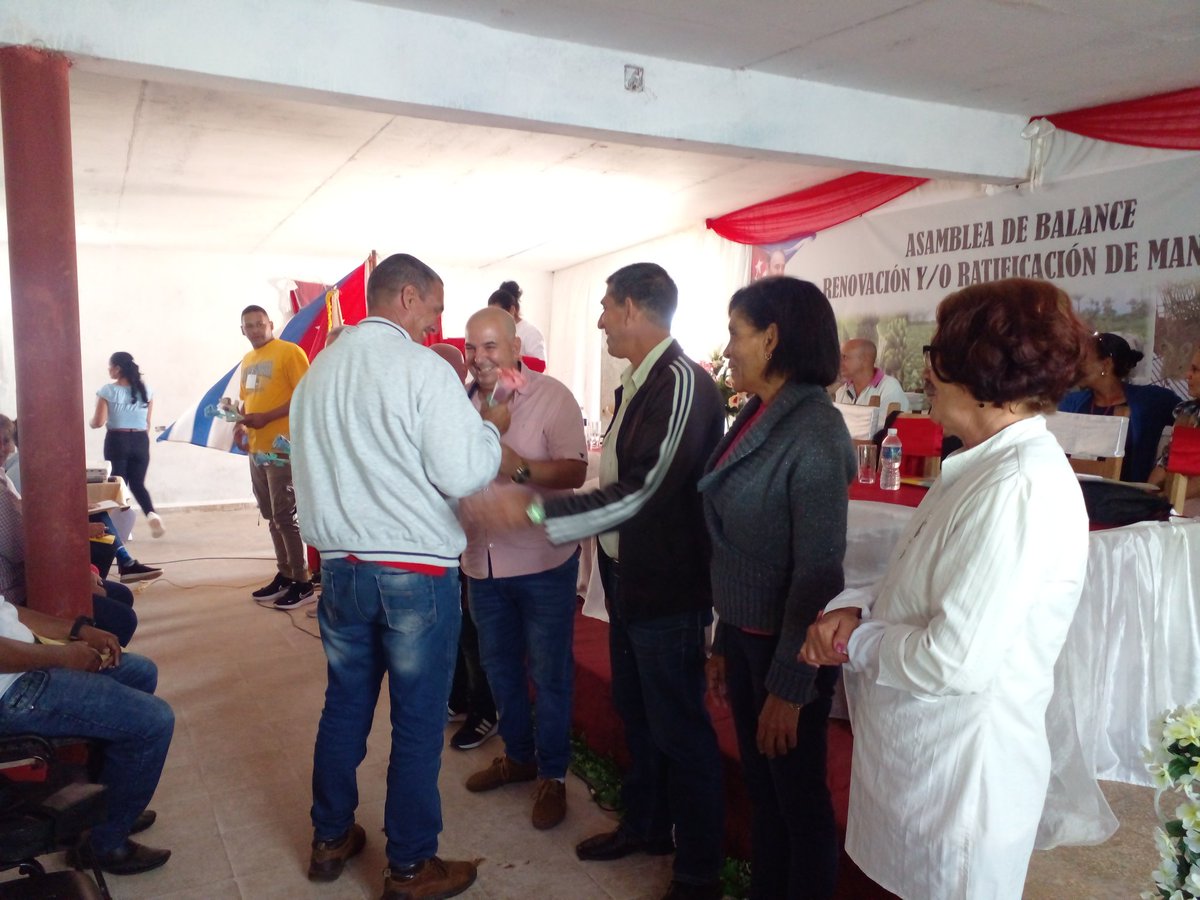 BrendaCorzoGarc's tweet photo. 👩‍🌾En la Cooperativa de Producción Agropecuaria Alberto Delgado Delgado se llevó a cabo la Asamblea de Balance de Renovación y/o ratificación de Mandatos, en el marco de décimo tercer Congreso de la Asociación Nacional de Agricultores Pequeños.
#GenteQueSuma
#MatancerosEnVictoria https://t.co/eIyuoOiGYM
