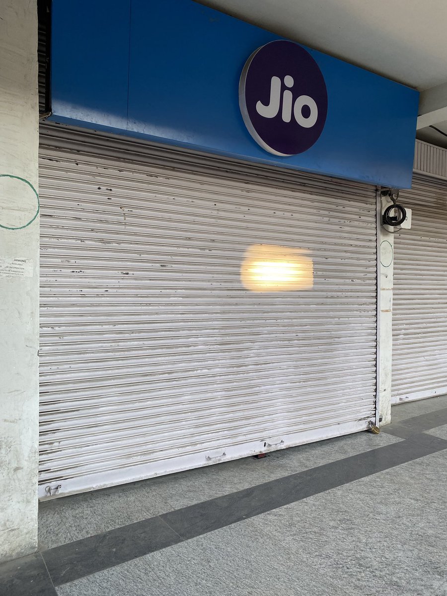 SamridhaKrishna's tweet photo. There is only one jio store in Leh City and The store is closed on sunday and further monday , According to the local personal shop is closed everyday and no fix time to open, no contact no. of personal available, i wasted my 2 days to visit store @JioCare @reliancejio plz help https://t.co/YGmvAuO6Cg