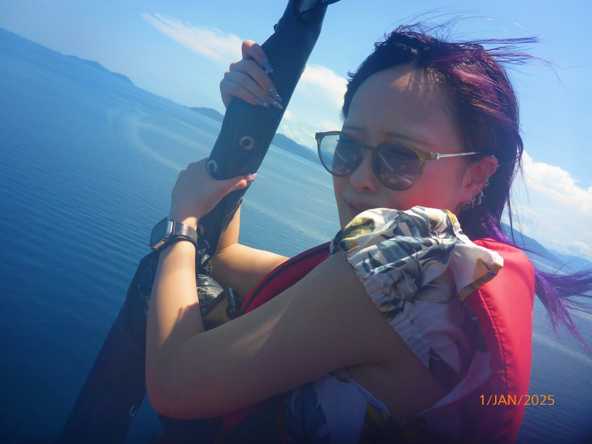 NANIMONO_rinka_'s tweet photo. 高所恐怖症＆ビビりギャルなので
生きた心地しなかったです。

海は綺麗だった。まぢで。 https://t.co/3O98zY4M8D