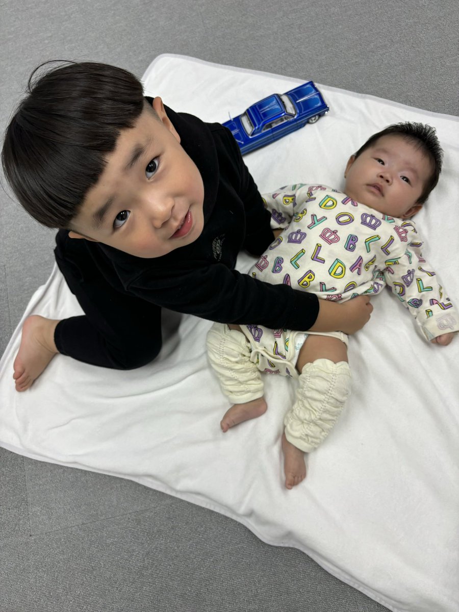 ryuji2514's tweet photo. 毎日大変だけどなんだかんだ可愛い子供たち、、 https://t.co/U0EooYuau5