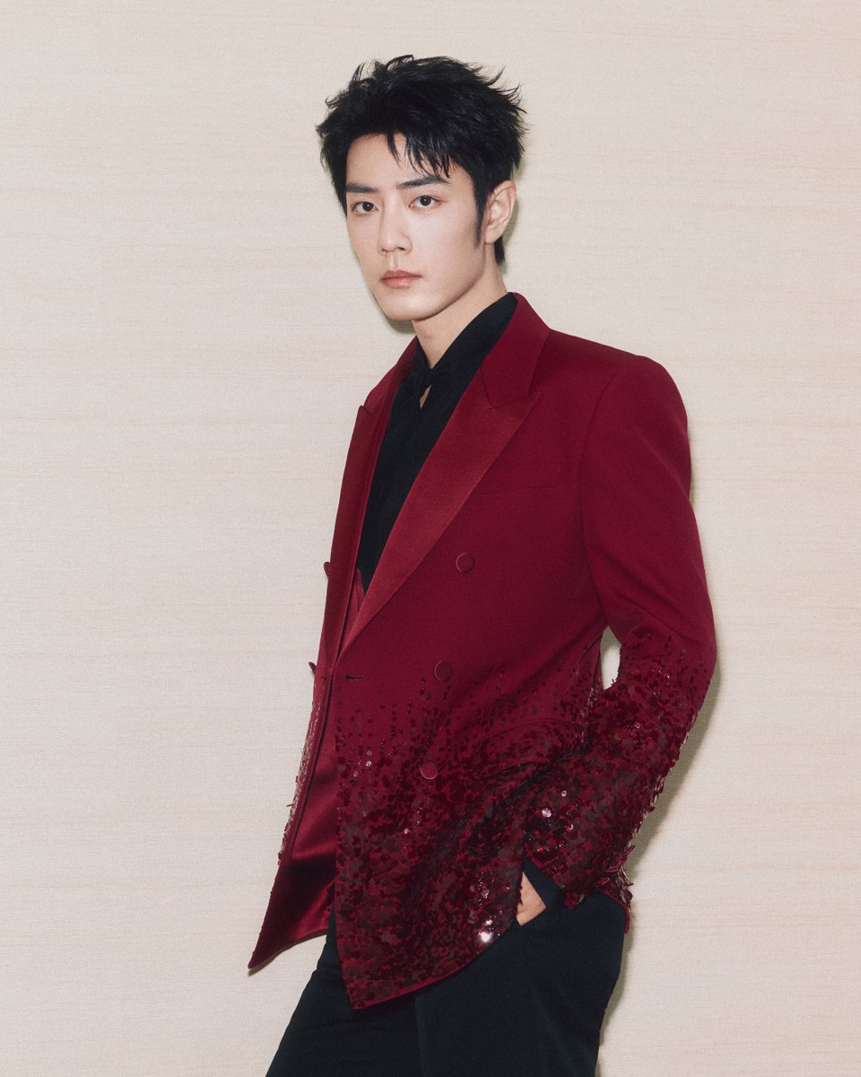 gucci's tweet photo. Before his arrival at #WeiboNight in Beijing, Global Brand Ambassador #XiaoZhan is photographed in his second #Gucci look for the evening, consisting of a #GucciRossoAncora suit featuring gradient sequins by Creative Director Sabato De Sarno. https://t.co/nX8XvX8mOL