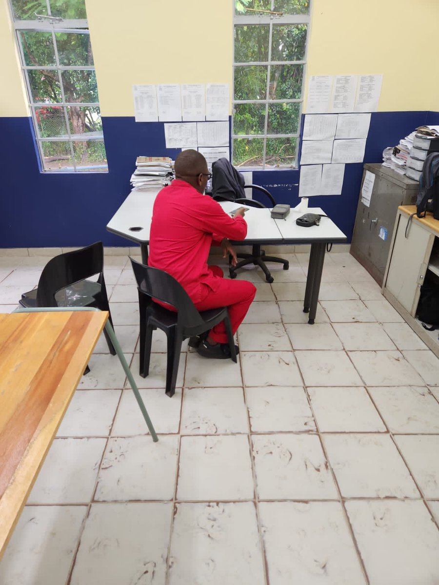 🔻In Pictures🔻

EFF eThekwini Region PR Cllr Nkosikhona Vilakazi had an oversight visit at Sarasvati Primary School today. 
The school is in good condition to accommodate all students and ready to reopen on the 15th of January.

#UmntanaEskolweni
#BackToSchoolCampaign