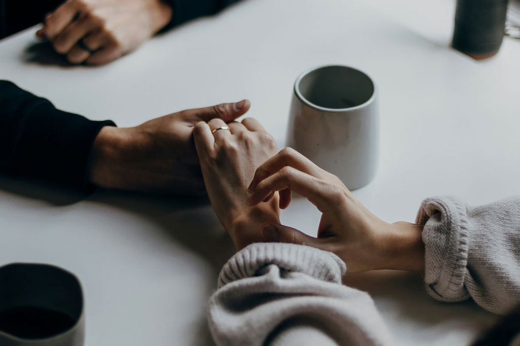 The_Tradesman1's tweet image. Researchers find betrayal doesn’t necessarily make someone less trustworthy if we benefit. New work is helping to explain why people might nevertheless trust certain cheaters and other betrayers. 

#TrustResearch #Betrayal #HumanBehavior #Psychology #SocialTrust