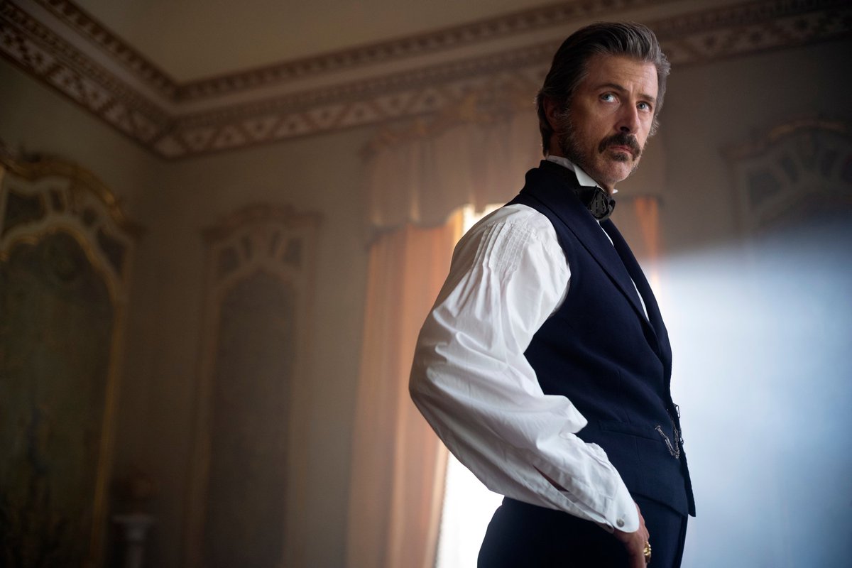 HablandoSerie's tweet photo. Primeras imágenes de 'El Gatopardo', miniserie de seis episodios basada en la novela homónima de Giuseppe Tomasi di Lampedusa.

Protagonizada por Kim Rossi Stuart, Benedetta Porcaroli, Deva Cassel y Saul Nanni.

Estreno el 5 de marzo en Netflix. https://t.co/57AQIAgr3G