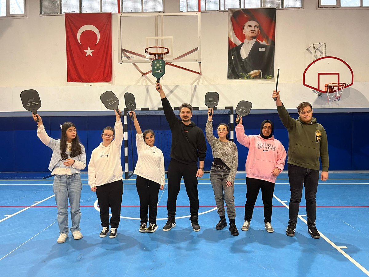 hacibektasioemo's tweet photo. Best buddies projesi  kapsamında İstek Kaşgarlı Mahmut Okullarıyla Pickleball Etkinliği gerçekleştirildi.
@istanbulilmem
@sultangazimem1 https://t.co/NKlcgRoSNl