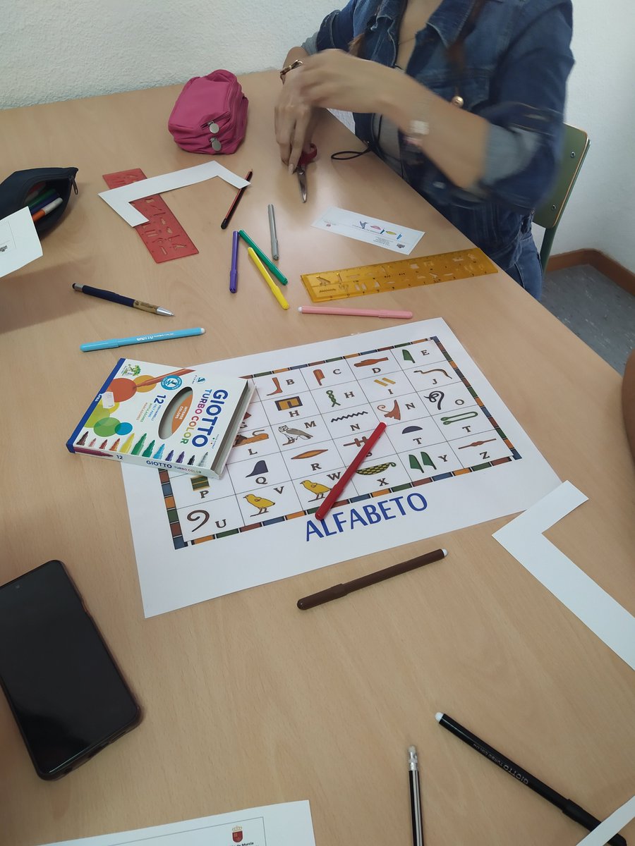 Los alumnos de ESPA I de Ámbito Social han realizado  diferentes talleres con el tema de la escritura en la Edad Antigua y se  han convertido en importantes escribas. <a href="/EduPermanenteRM/">Educación Permanente Región de Murcia</a> <a href="/AytAlcantarilla/">Ayuntamiento de Alcantarilla</a>