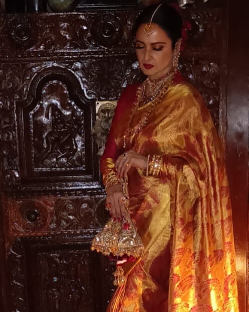mid_day's tweet photo. Rekha: The epitome of grace and elegance, draped in timeless beauty.
#rekha #IconicRekha #SareeLove #LegendaryStyle #BollywoodElegance #EvergreenIcon #StyleInspiration #MiddayEntertainment https://t.co/yC0usTUqJW
