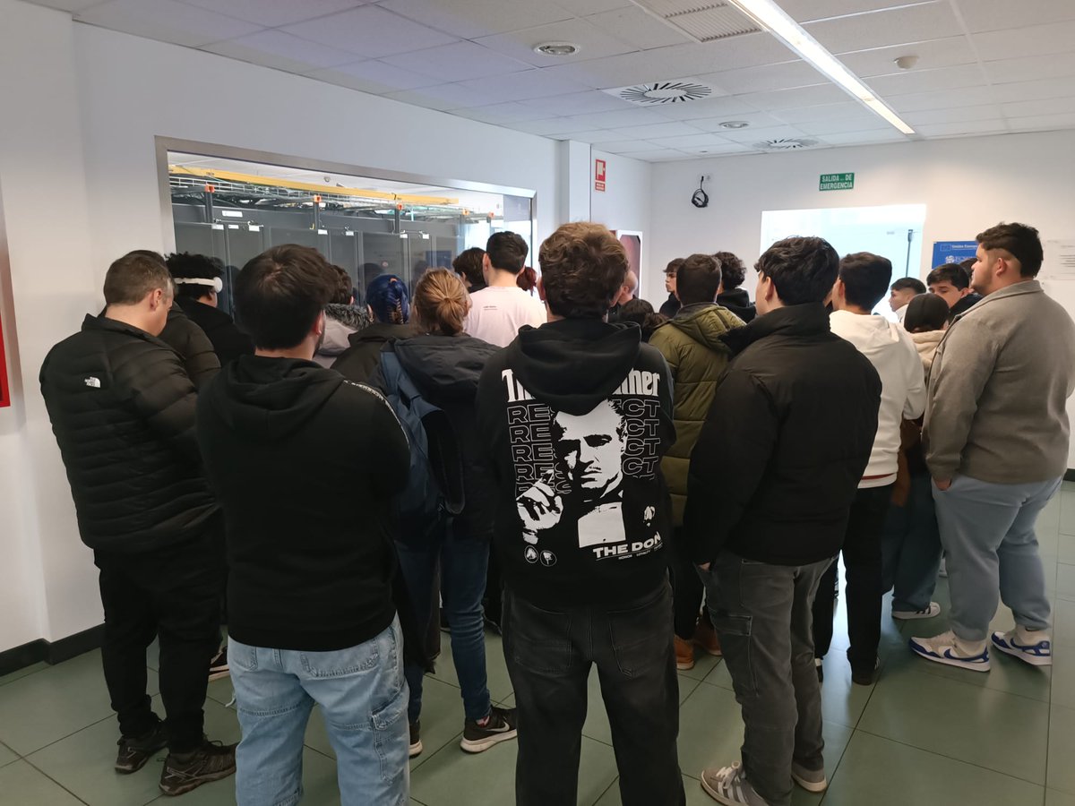 Nuestros alumnos de DAW y SMR han tenido la oportunidad de visitar el Centro de Supercomputación de Castilla y León, SCAYLE, y el INCIBE (Instituto Nacional de ciberseguridad) en León.

Muchas gracias <a href="/INCIBE/">INCIBE</a>  y <a href="/_SCAYLE/">SCAYLE</a>  por permitirnos vivir esta inolvidable experiencia!