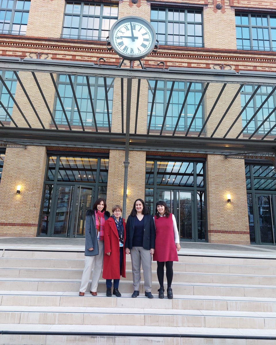 Les quatre consules générales de France 🇫🇷 en Espagne 🇪🇸 - Madrid, Barcelone, Bilbao, Séville - réunies à l’occasion des Journées du réseau consulaire au ministère des affaires étrangères à Paris. 

#diplomatieféministe #consulaire #espagne