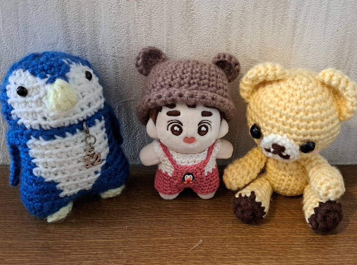 yu_97kento22's tweet photo. HAPPYKAISOODAY
ギョンスとカイくん
センイル🎂中日‼️🐧
大急ぎで…
ぬいちゃんにくまの帽子
編んで🧶かぶらせた❗
我が家のKAISOODAY🥰
#HAPPYKAISOODAY
#JanuaryKAISOODay https://t.co/wo3FSlM5m4