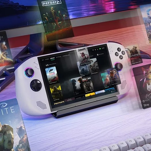 xboxcentral22's tweet photo. 👀🔥 ¡FILTRACIÓN DE HALO! 🔴⏳

Usuarios han detectado una posible filtración o error por parte de Lenovo. En fotos promocionales de su consola, aparece Halo 5 con versión para Steam. 😱🔥

¿Veremos un port del juego o es solo un error? 😬

#Halo5 #Lenovo #GamingLeak #Steam 🚀✨ https://t.co/S3sE2HeORl