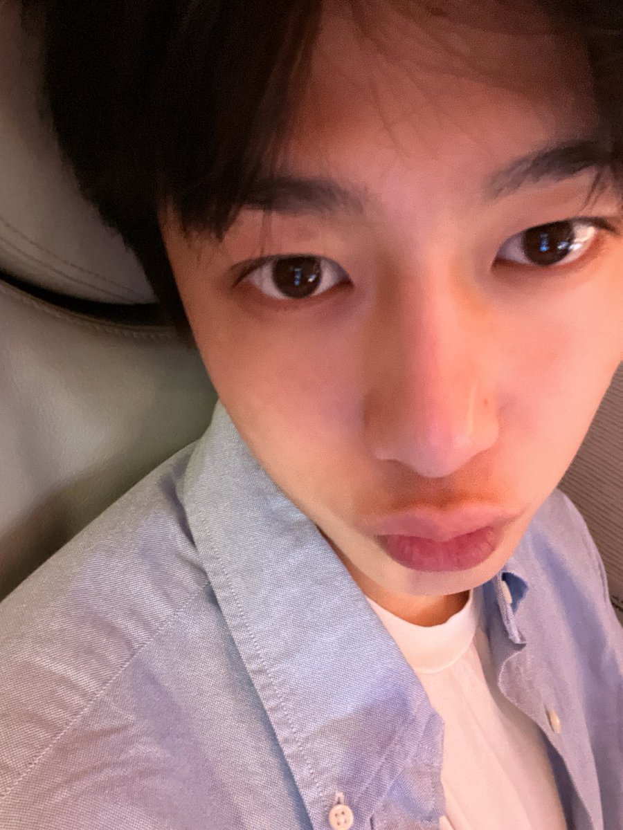 HyungwonThings's tweet photo. some selfies to help you with this week #형원 https://t.co/hfIiSIlFSg