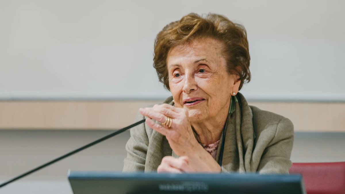 CLiberazione's tweet photo. Alle radici della #famiglia: il suo significato, le cause della crisi, la cura dei legami, l’importanza del perdono. La psicologa Eugenia Scabini: «Un’avventura di comprensione affettiva che dura tutta la vita». Leggi l'intervista👇
https://t.co/cyhvZhRWXr https://t.co/tWom4vDQvp