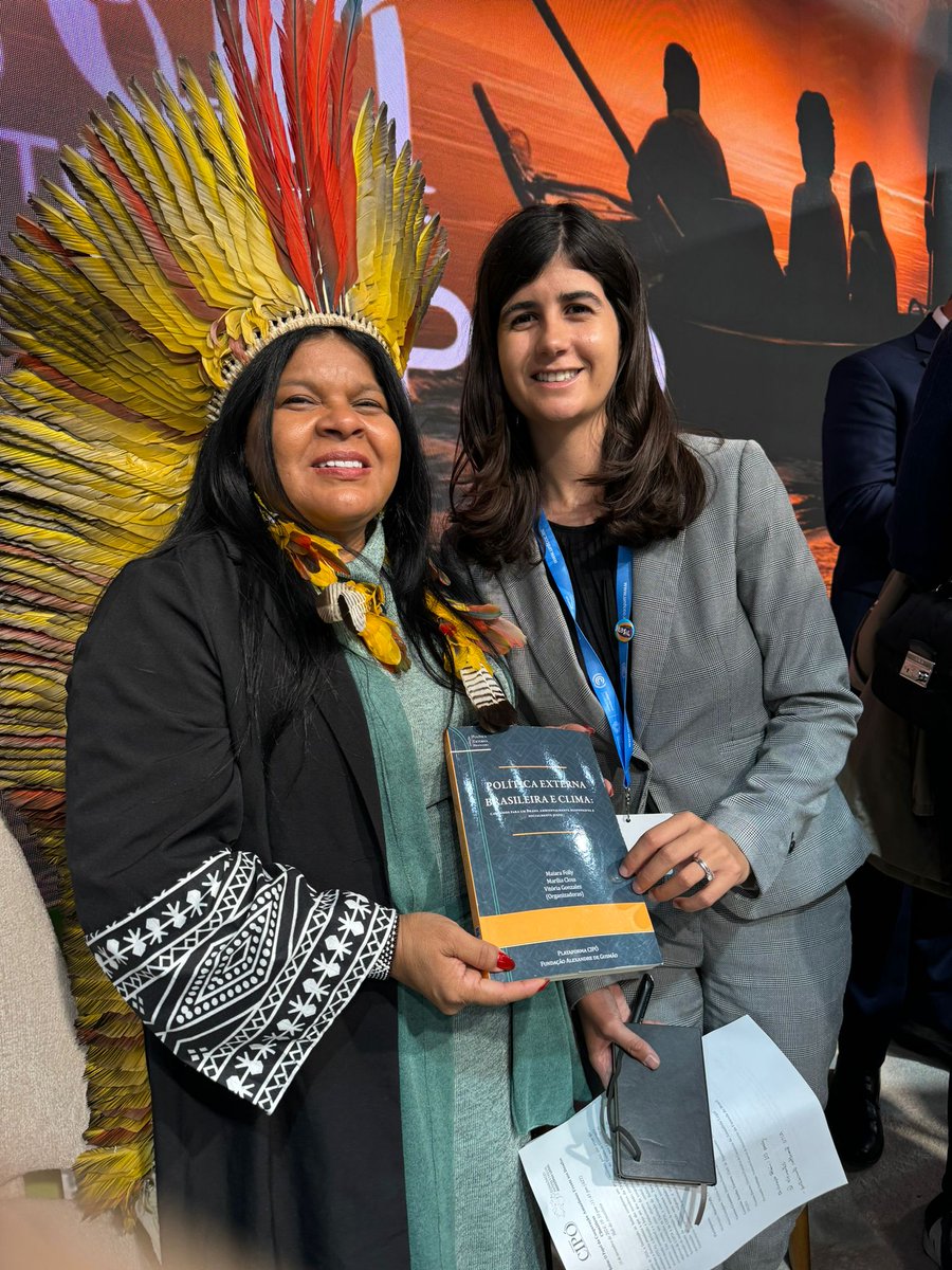 Plataforma CIPÓ (@plataformacipo) on Twitter photo 📖✨ “Este livro convida à reflexão sobre a importância de uma diplomacia que combata desigualdades, promova a ação climática e preserve a biodiversidade”, escreve <a href="/GuajajaraSonia/">Sonia Guajajara</a>, ministra dos Povos Indígenas, no prefácio de “Política externa brasileira e clima". 📖✨ “Este livro convida à reflexão sobre a importância de uma diplomacia que combata desigualdades, promova a ação climática e preserve a biodiversidade”, escreve <a href="/GuajajaraSonia/">Sonia Guajajara</a>, ministra dos Povos Indígenas, no prefácio de “Política externa brasileira e clima".