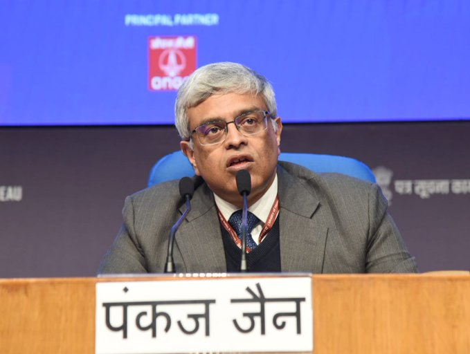 DDNewsGujarati's tweet image. 🔸11 ફેબ્રુઆરીથી દિલ્હીમાં #IndiaEnergyWeek2025 નું થશે આયોજન

🔸ઊર્જા ઇકોસિસ્ટમના શ્રેષ્ઠ અને તેજસ્વી લોકોને એકસાથે લાવવા માટેનું વૈશ્વિક પ્લેટફોર્મ

🔸700થી વધુ પ્રદર્શકો અત્યાધુનિક ટેકનોલોજીઓનું પ્રદર્શન કરશે: @PetroleumMin 

#IndiaEnergyWeek @IndiaEnergyWeek