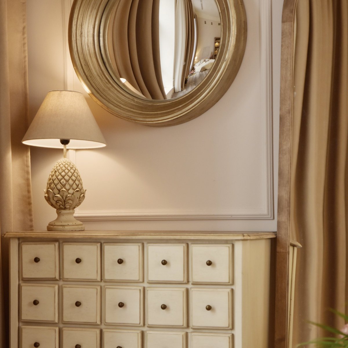 victorycolours's tweet image. Colour of the week is …. 1969!
1969 is on 🔥 at the moment, this pretty soft pink is super popular and flying off the shelves. It looks great with a full on colour drench, but but goes well with many other hues. #victorycolours #colouroftheweek #ecopaint #homedecor #veganpaint