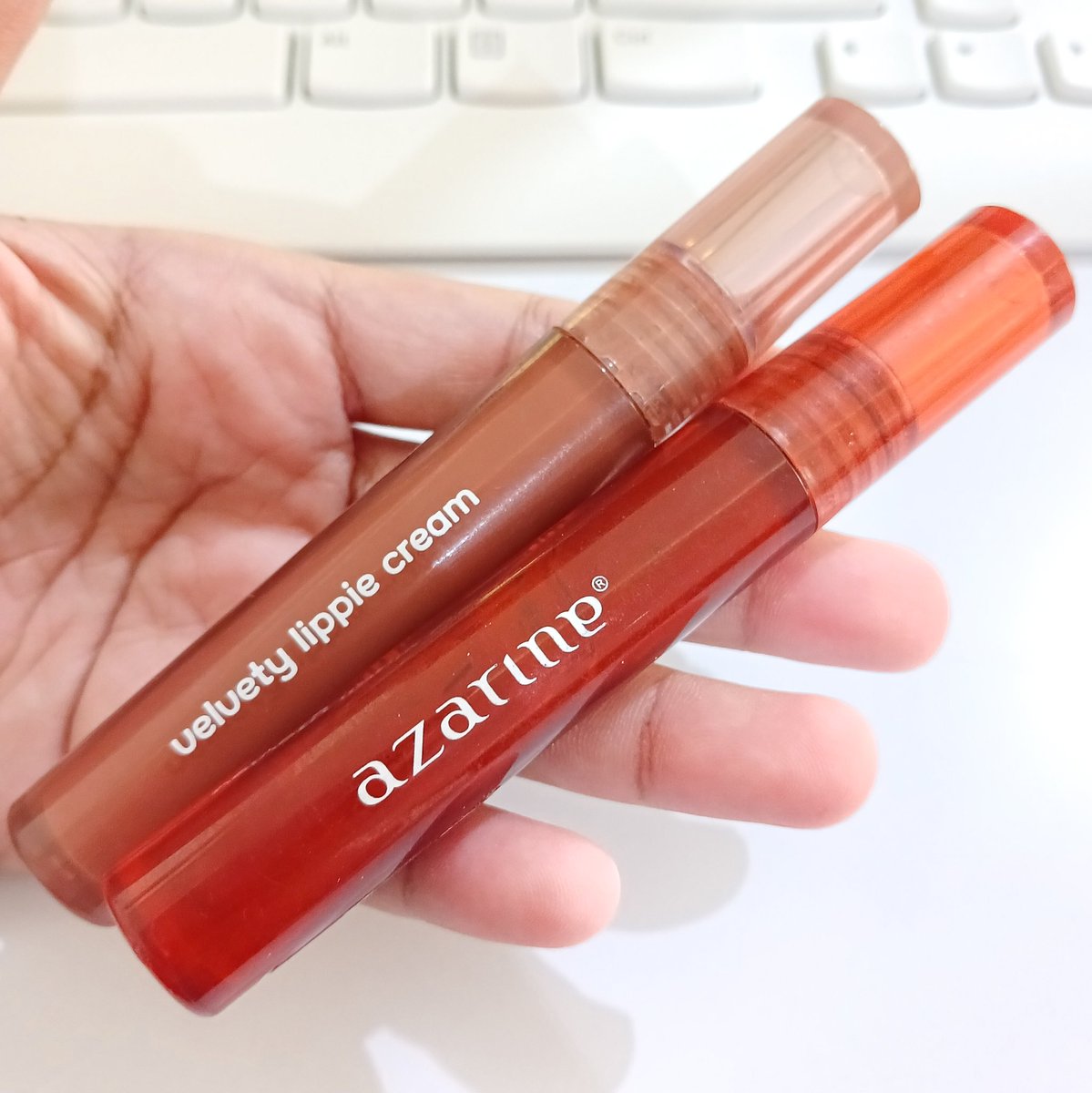 Meisyariindah__'s tweet image. wedehhhhh awal taun banyak diskon🥳

liat nihh lipvelvet azarine yg aku punya buy 1 get 1, kalo diitung-itung sih satuannya cuma 20rban. shock sama harganya, murah amay cuyy !!