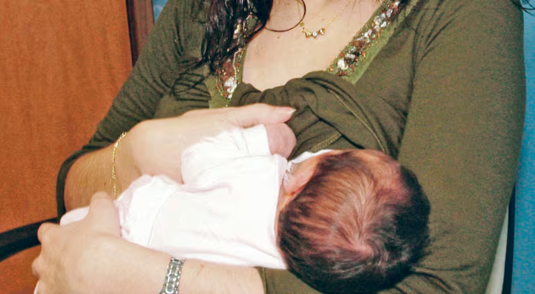 🍼🇵🇾Se desplomó la tasa de fecundidad en Paraguay
📍En 1950 era de 6,5 hijos por mujer
📍En 2020 bajó hasta 2,19 hijos por mujer
📍En 2050 esperan que sea de 1,7 hijos por mujer

abc.com.py/economia/2025/…