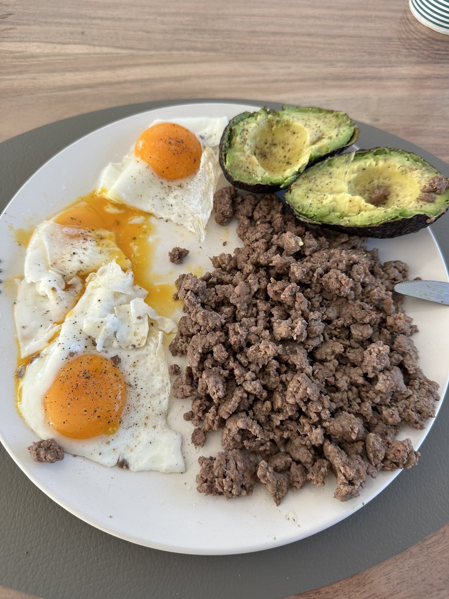fdts_'s tweet photo. 12pm: Breakfast https://t.co/jkQB7aQYcb