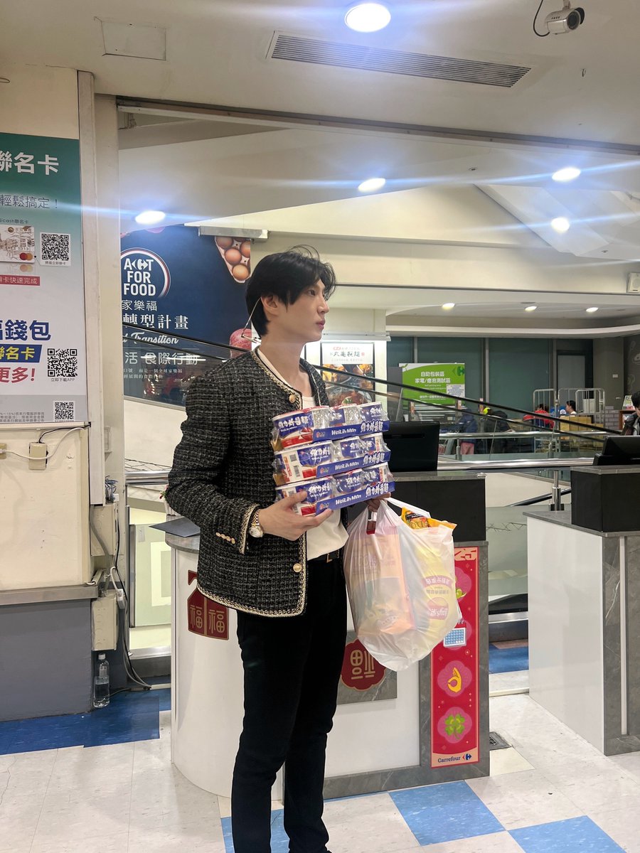 OfficialJTW_LEO's tweet photo. [#냥운🐾]

아낌없이 나눠주는 횽아
@JUNGTW_LEO
긍데 냥운이 꺼는 뭐 엄써..?🙂

#레오 #LEO #정택운 #JUNGTAEKWOON
#TAKE운 https://t.co/7l7OIALN3n