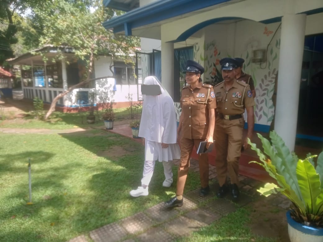 mdlucias's tweet photo. A teenage girl who was abducted in broad daylight on the street in Gelioya, Kandy on Saturday has been found in Ampara and the main suspect has been arrested.

#Srilanka #lka #ampara #Kandy #abduction https://t.co/PNQDns7P4S