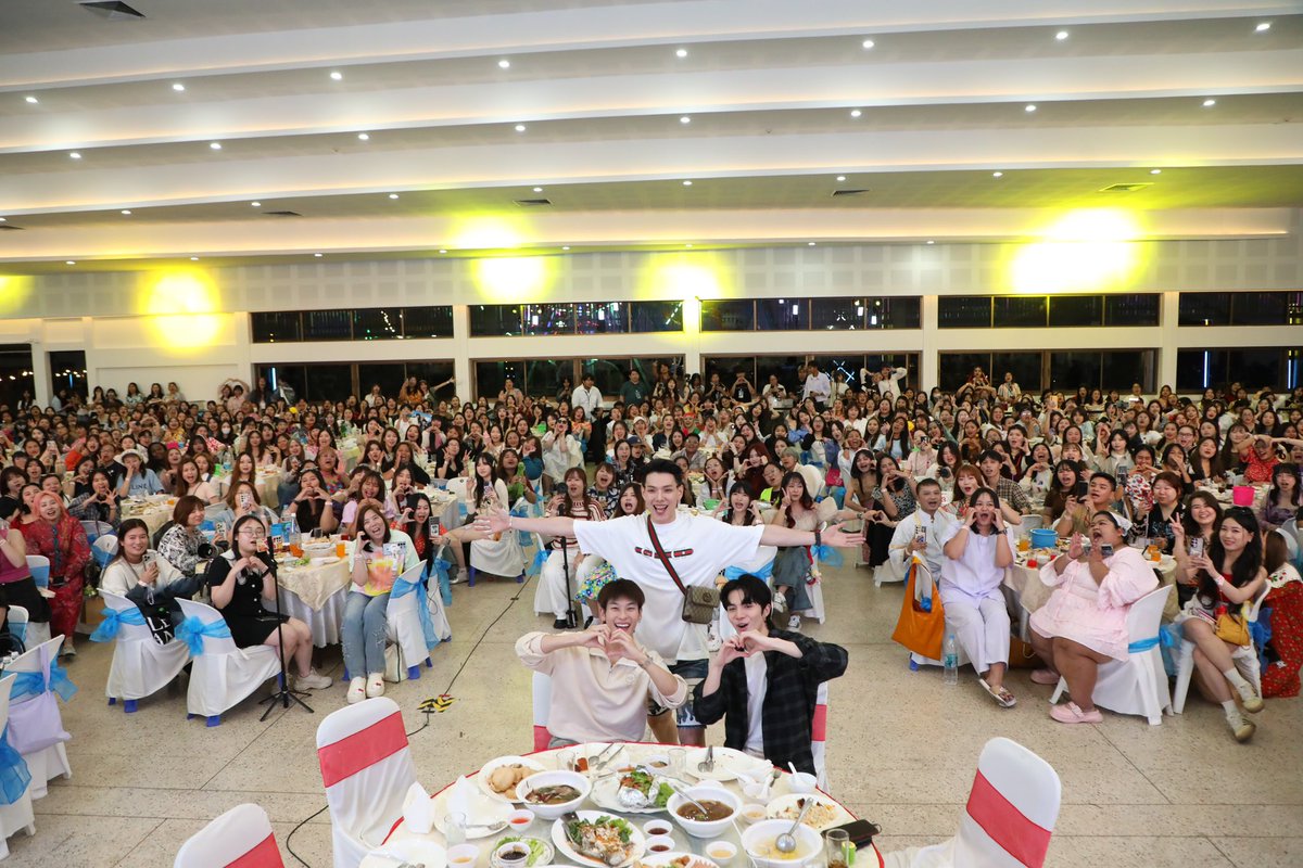 ผ่านมาแล้วสองวัน ผมพึ่งมาเพราะดื่มด่ำกับควันหลงต่างๆที่แฟนคลับยังพูดถึงงาน #DAOUJOYJOYDAY2025 ผมนั่งอ่านรีวิว บรรยากาศงานนั่งอ่านรีแคปของทุกคนแล้วภาพรวมคือมีความสุขสนุกกันนั้นแหละครับคือของขวัญที่ดีที่สุดของผม ขอบคุณสำหรับของขวัญทุกอย่าง