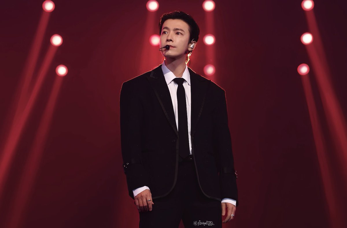0101HAE's tweet photo. 250112 SMTOWN LIVE 2025 in SEOUL D2

#DONGHAE #이동해 #동해
#SMTOWN 
#SMTOWNLIVE2025 https://t.co/u7gbg0uFtT