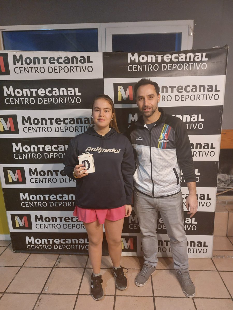 🎄🎾 ¡Gran Torneo de Navidad de Pádel!

54 chicos/as disfrutaron a tope, aplicando lo aprendido y compitiendo con alegría. ¡Gracias @kswiss_spain @gemelas_atomikas <a href="/embou_com/">Embou</a> @casademontzaragoza por los premios TOP! 👟🏀🎁

¡Nos vemos pronto!🙌

#TorneoNavidad #PádelKids