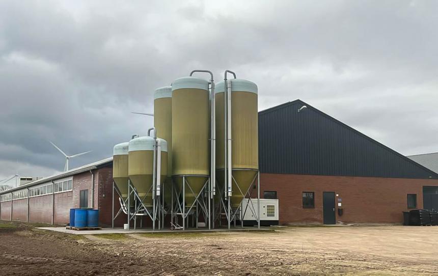 dryade (@dryadedryade) on Twitter photo Samen met <a href="/BeterLeefmilieu/">BondBeterLeefmilieu</a> en <a href="/MijnNatuurpunt/">Natuurpunt</a> trekken we naar het Grondwettelijk Hof tegen de zogenaamd "emissiearme" stallen
Ze leveren niet de beloofde #stikstof reductie
Ze zijn nadelig voor natuur en veetelers
Lees het persbericht: dryade.info/nieuws/milieuv… Samen met <a href="/BeterLeefmilieu/">BondBeterLeefmilieu</a> en <a href="/MijnNatuurpunt/">Natuurpunt</a> trekken we naar het Grondwettelijk Hof tegen de zogenaamd "emissiearme" stallen
Ze leveren niet de beloofde #stikstof reductie
Ze zijn nadelig voor natuur en veetelers
Lees het persbericht: dryade.info/nieuws/milieuv…
