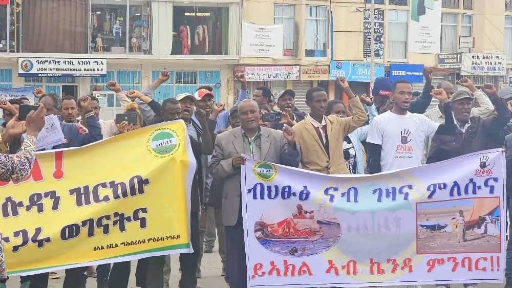 A massive 3-day protest began today in Mekelle, the capital of #Tigray, under the slogan “Yiakel.” The demonstration, organized by <a href="/TsilalCSWT/">Tsilal-Civil Society of Western Tigray</a>, is taking place at Romanat Square. IDPs are demanding the right to return to their homes.
#EnoughIsEnough #UpholdPretoriaAgreement