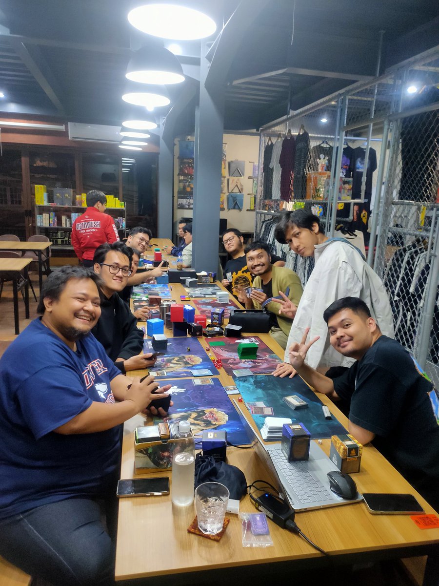 Masmalica's tweet photo. Buat temen2 areal Jaksel & Bintaro yang mau coba main Boardgame gratis rame2 weekday ini Senin-Kamis bisa Japri ya ๐
#boardgame #gamenight #JAKSEL #bintaro #tempatnongkrong #mainbareng https://t.co/THGyEQa2A8