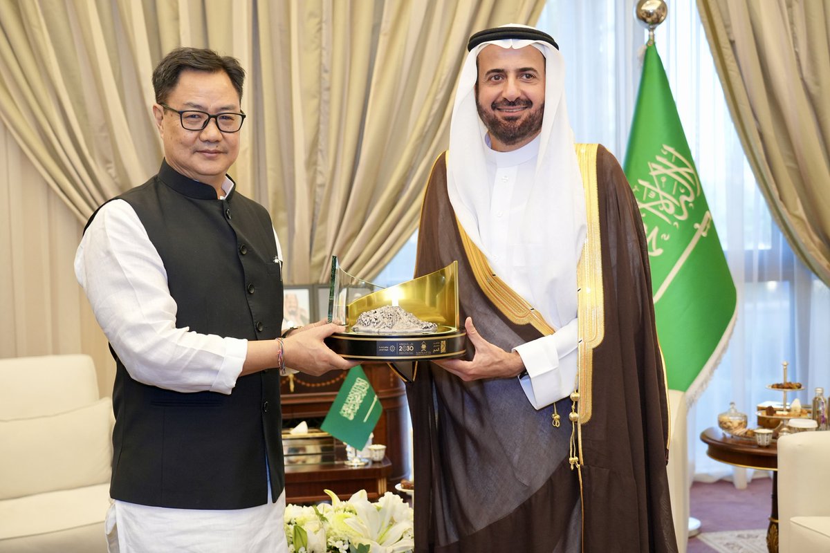 KirenRijiju's tweet photo. Haj Agreement 2025 signed with H.E. Tawfiq Bin Fawzan Al-Rabiah, Minister for Hajj and Umrah of Kindom of Saudi Arabia. Finalized a quota of 1,75,025 pilgrims from India for #Haj2025 🕋 We are committed to provide best possible services to all our Haj Pilgrims. https://t.co/YdzxEdZLjJ