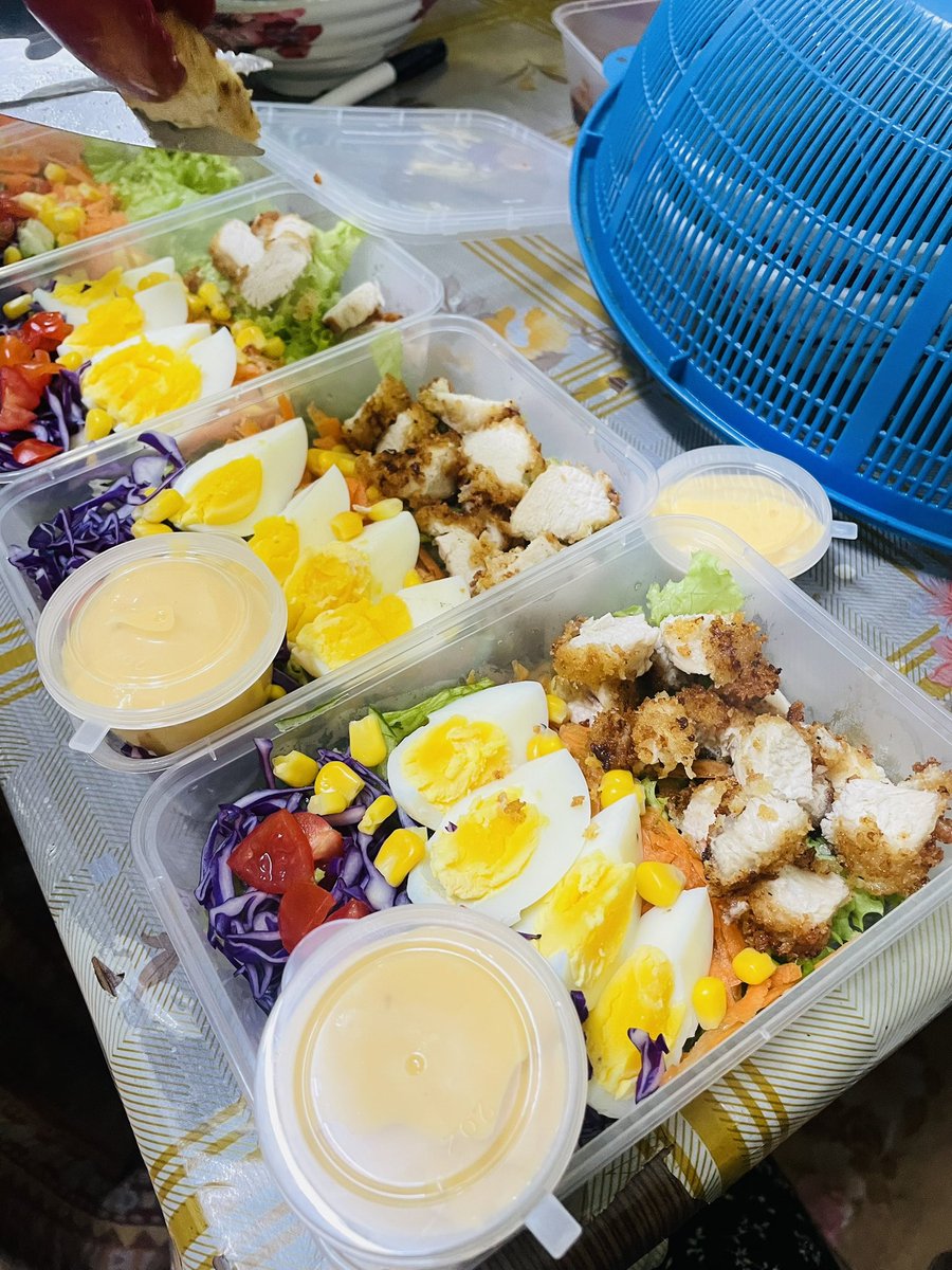 _kesanakesini's tweet photo. @mhmmdhsm aku jual salad kat ipoh rm8. siapa stay kat ipoh meh la support business kecil kecilan aku. cod available sekitar kawasan Ipoh https://t.co/1RBvtaU0CU
