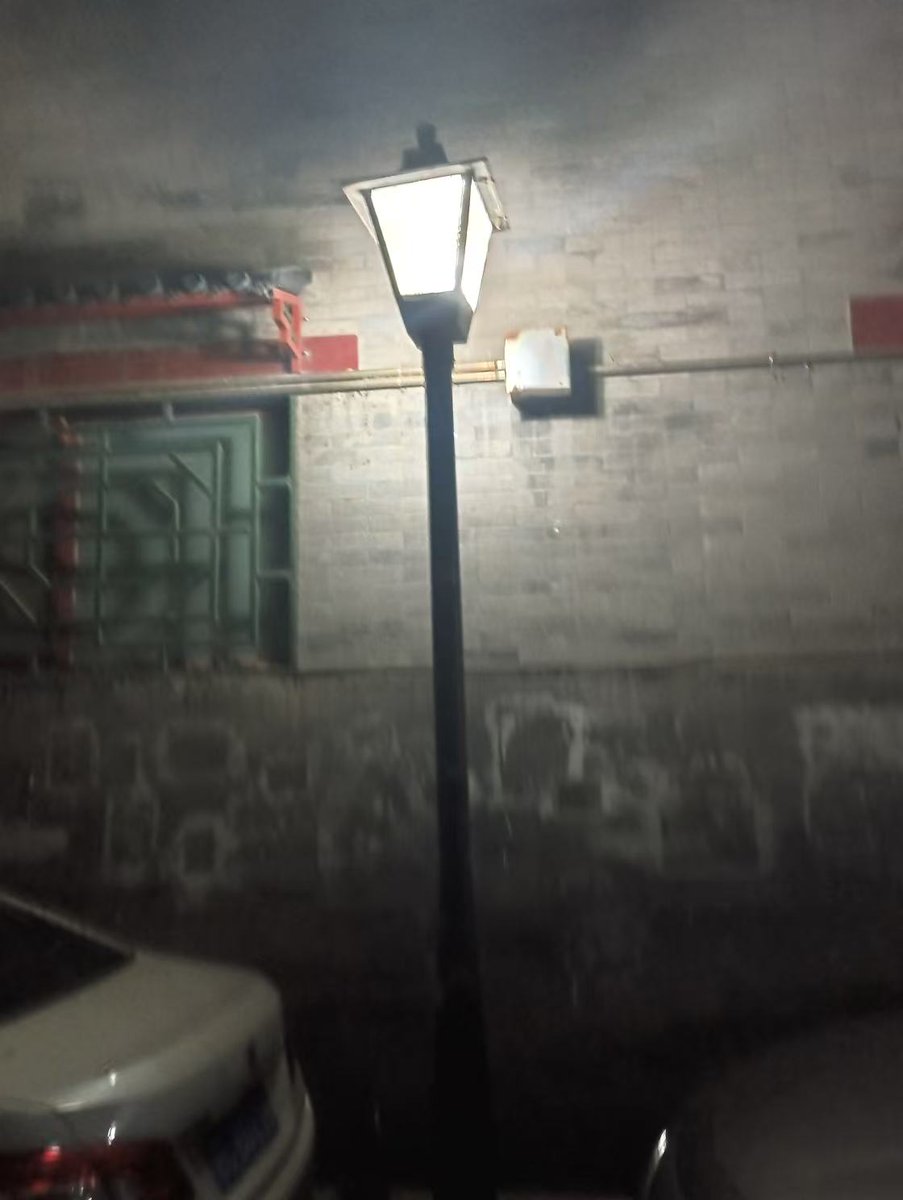 feizhai695263's tweet photo. 我测你木。永远记住昨天。躺在路边睡了一晚上 https://t.co/IdJ7rRxBq7