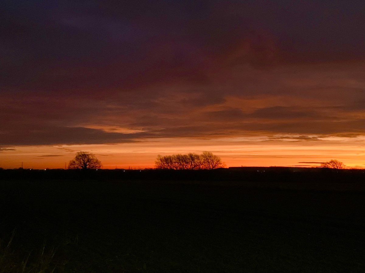 Jo Woolley (@joyelloow) on Twitter photo This morning’s sunrise in Adwick Le Street… winter skies are so spectacular <a href="/Hudsonweather/">Paul Hudson</a> !! ☀️🌅🧡 This morning’s sunrise in Adwick Le Street… winter skies are so spectacular <a href="/Hudsonweather/">Paul Hudson</a> !! ☀️🌅🧡