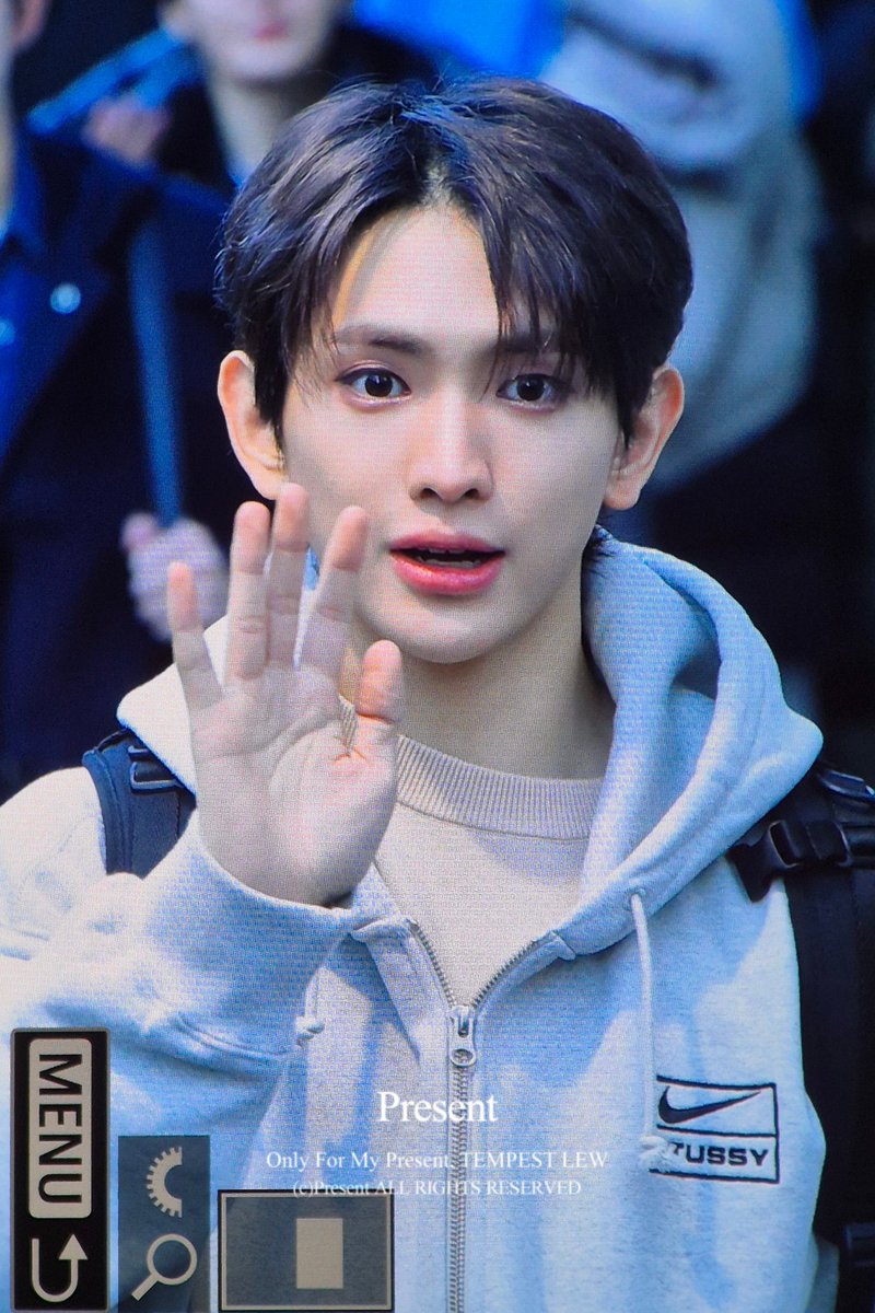 PresentLEW's tweet photo. 250113 preview 사람 많아서 아기멍게 됨 ㅋㅋㅋ #LEW #루 #이의웅 #의웅 #템페스트 #TEMPEST #웅도리 https://t.co/Aw25SWRP45