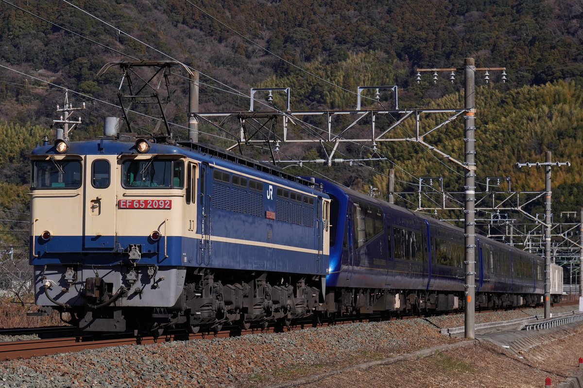 Iwatsuki____'s tweet photo. 2025.01.13

9863レ
ロイヤルエクスプレス 四国貸出甲種
EF65 2092[新] + 伊豆急2100系R-5編成 + マニ50-2186 https://t.co/nSYXxPz6Vt