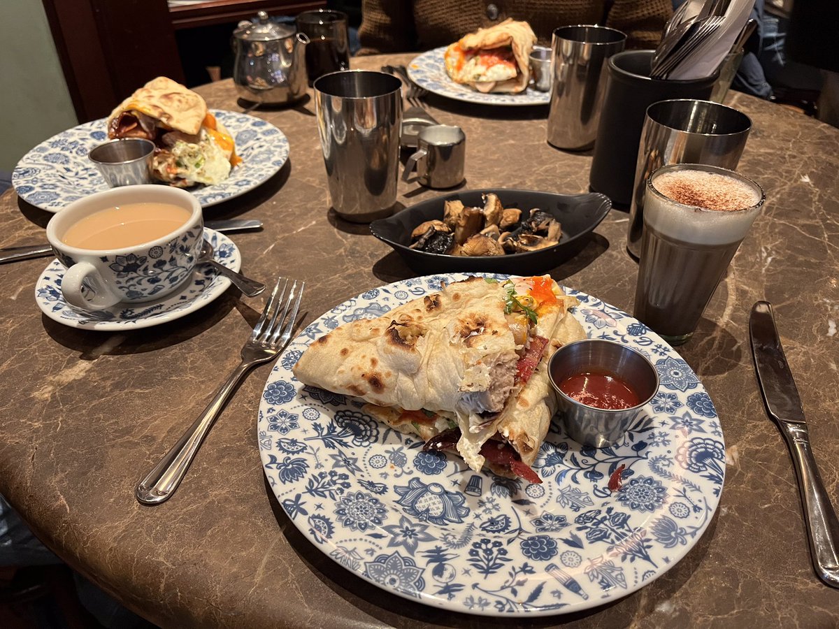 wilsosg's tweet photo. Sunny Tram into Manchester for super filling Wrestler naan breakfast roll ! New Northern electric train to Stockport for our first ever visit to Nephew’s Greenhouse BOOKShop. Drive down to Bromsgrove for pre dinner Doom Bar and walk to Casa Med for some fine Mediterranean Tapas ! https://t.co/XmuQqvNkwN